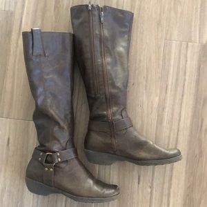 Brown riding boots with wedge heel